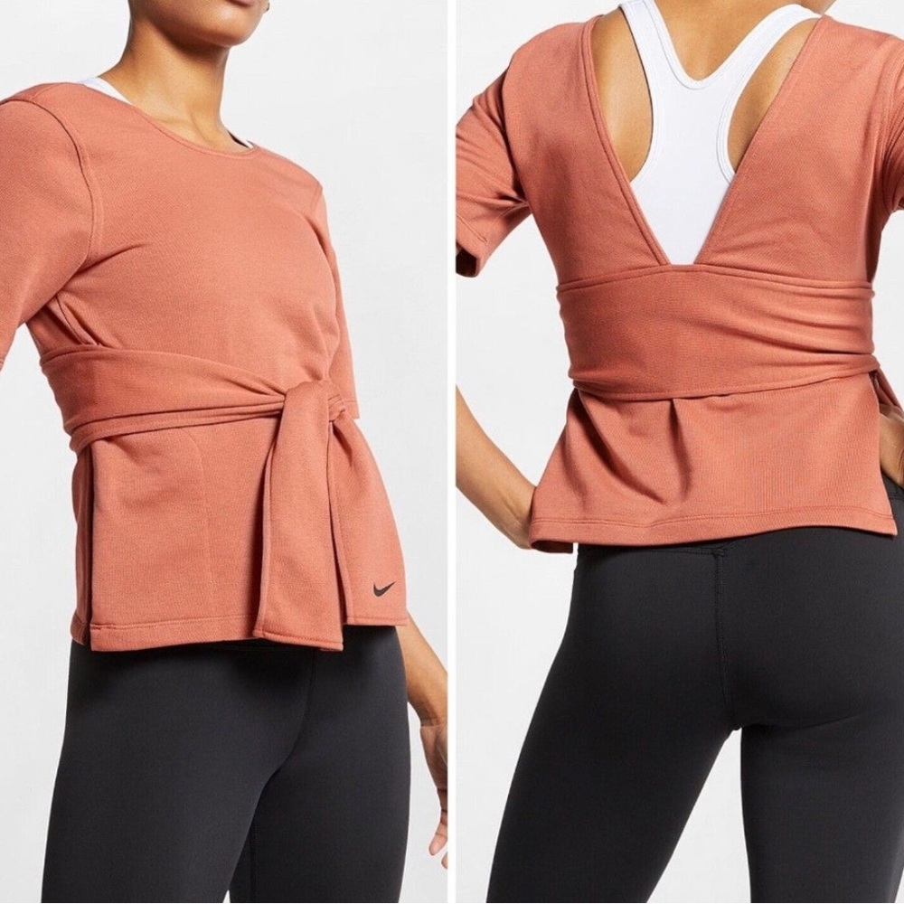 Nike Studio Yoga Training Short Sleeve
Wrap NWT